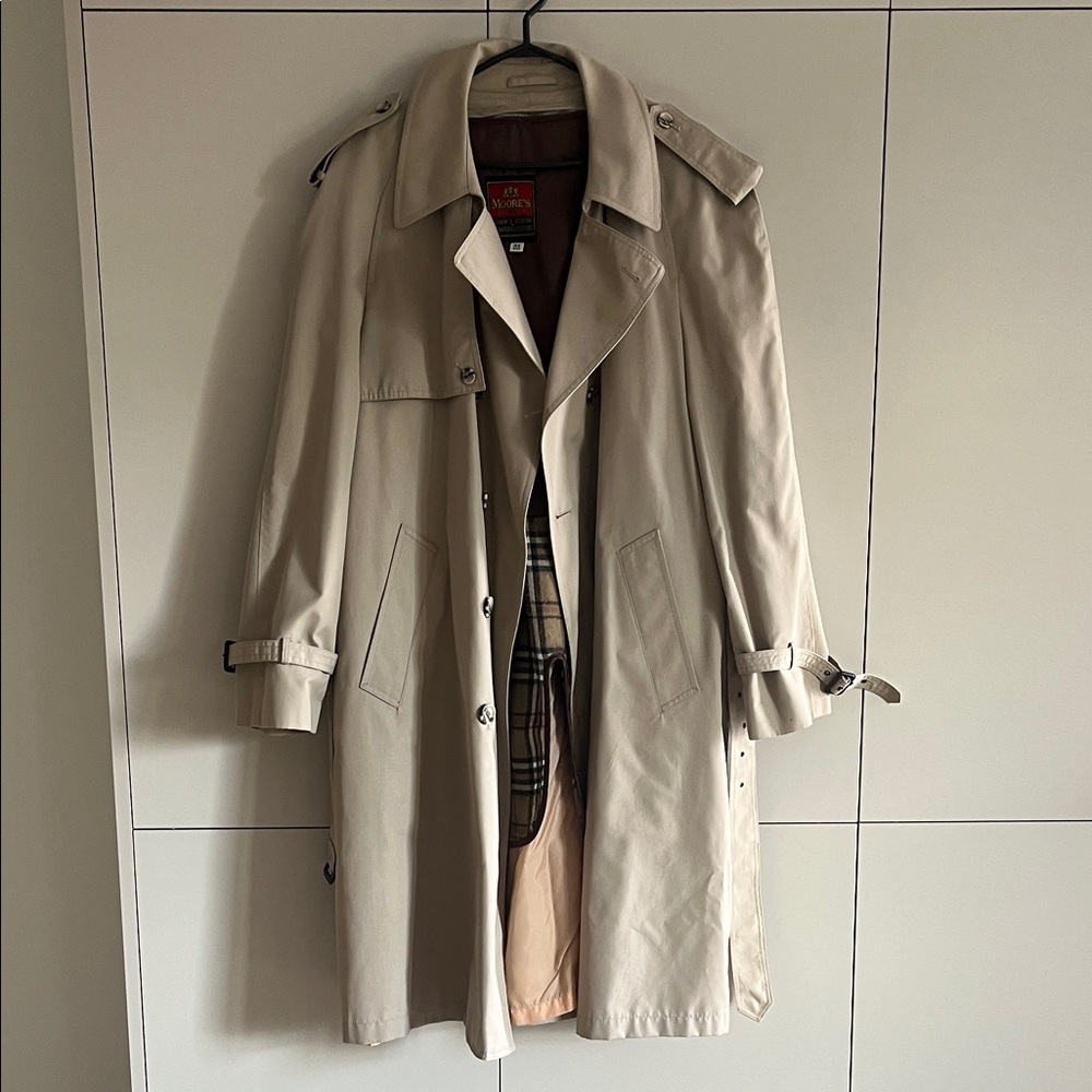 Classic Beige Trench Coat - 42/L Unisex